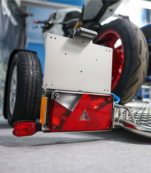 Aspöck Rücklicht eines EILER Motorradanhängers